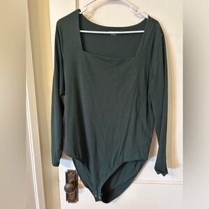 Old navy green long sleeve bodysuit in size 2xl